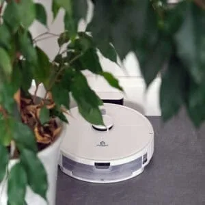 HomeBot-Spritz-Robot-Vacuum-Room