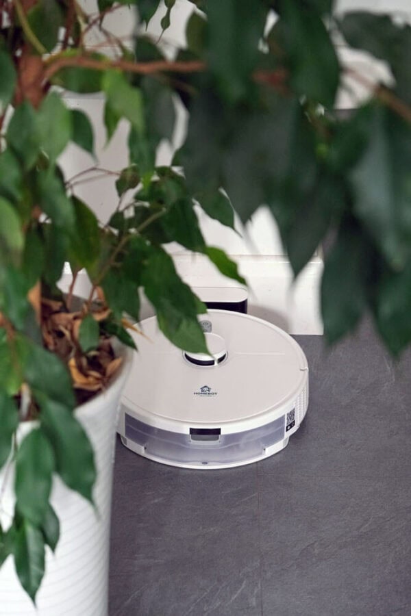 HomeBot Spritz Robot Vacuum Room